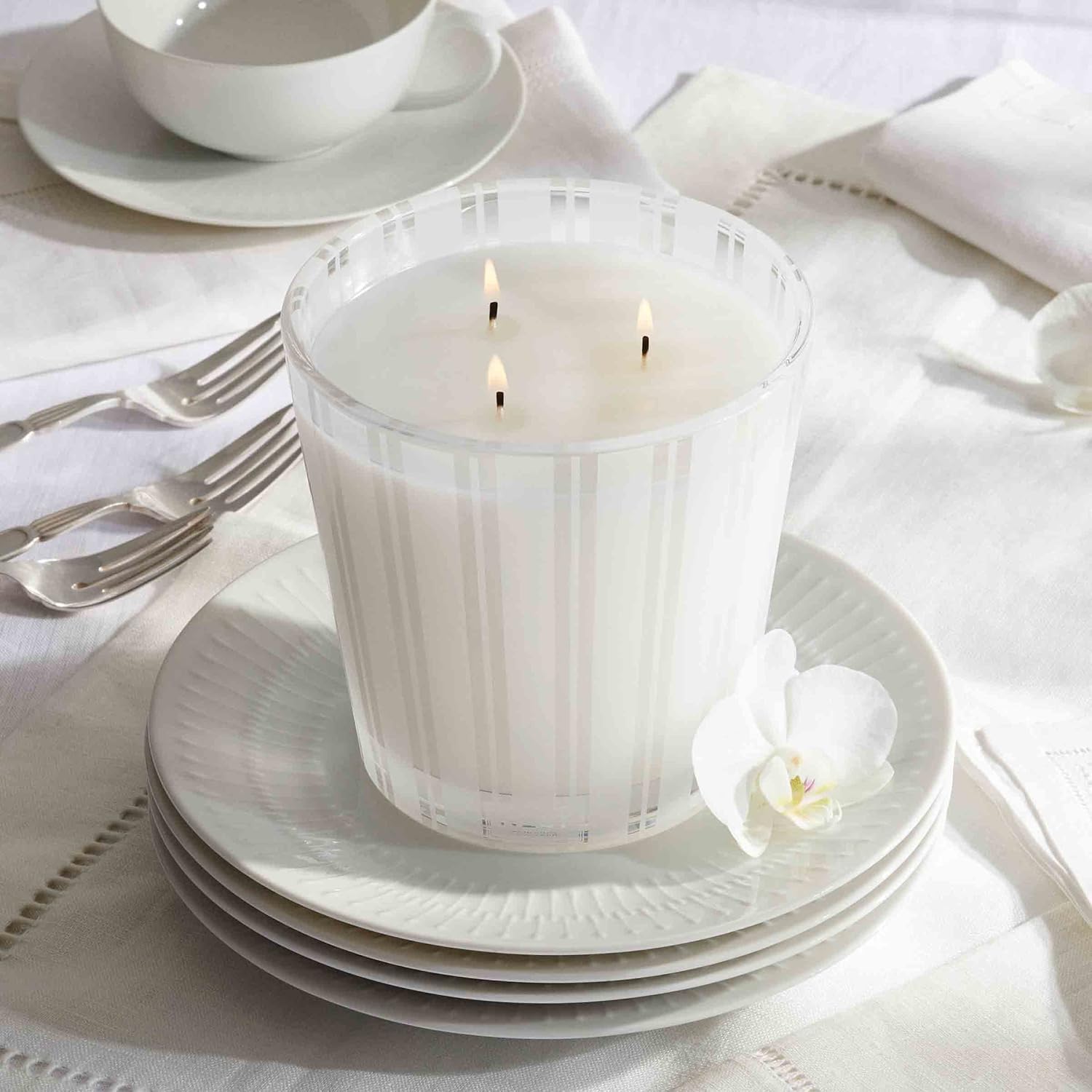 NEST Fragrances Linen Candle - Luxury Glass Elegantly burn